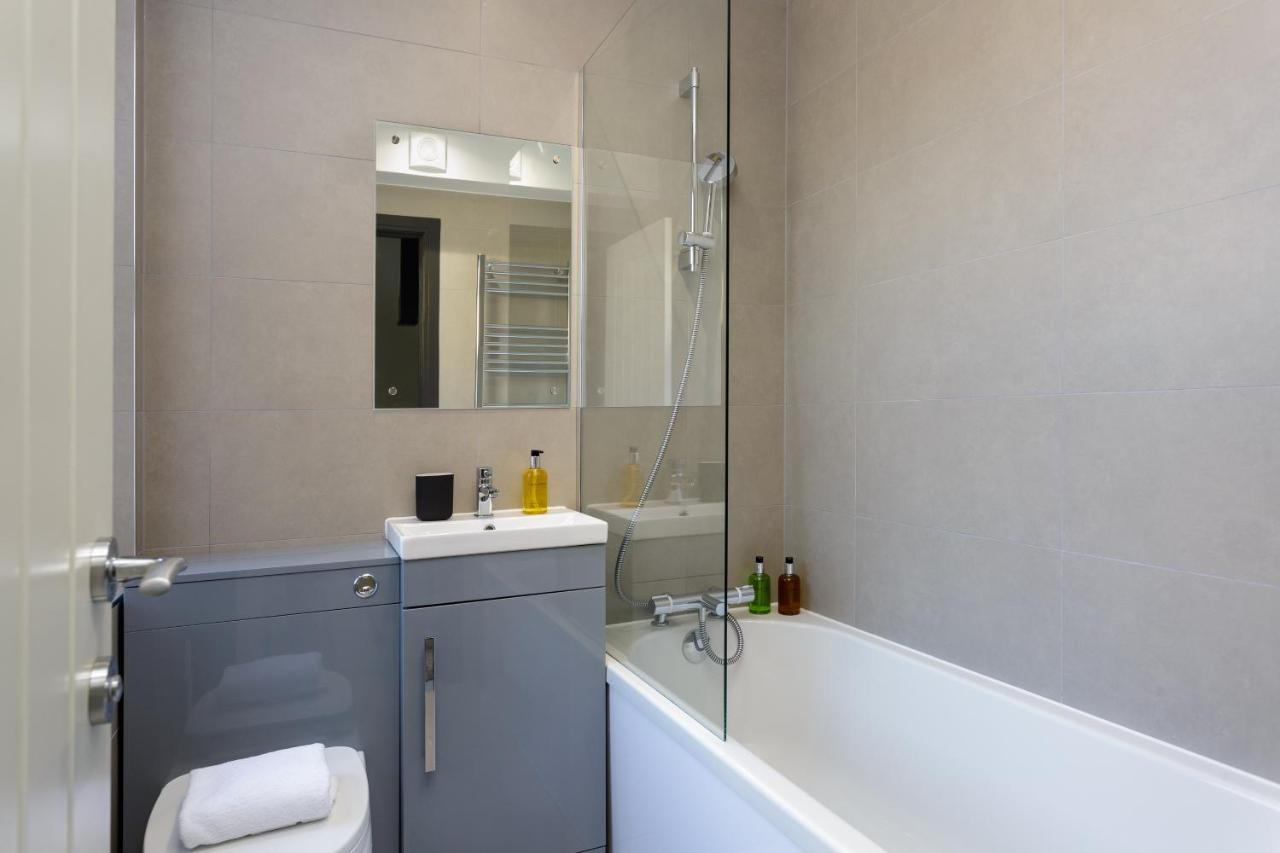Beatrice Manor - Luxury 4 Bedroom House In Southsea, Hébergement de vacances Portsmouth