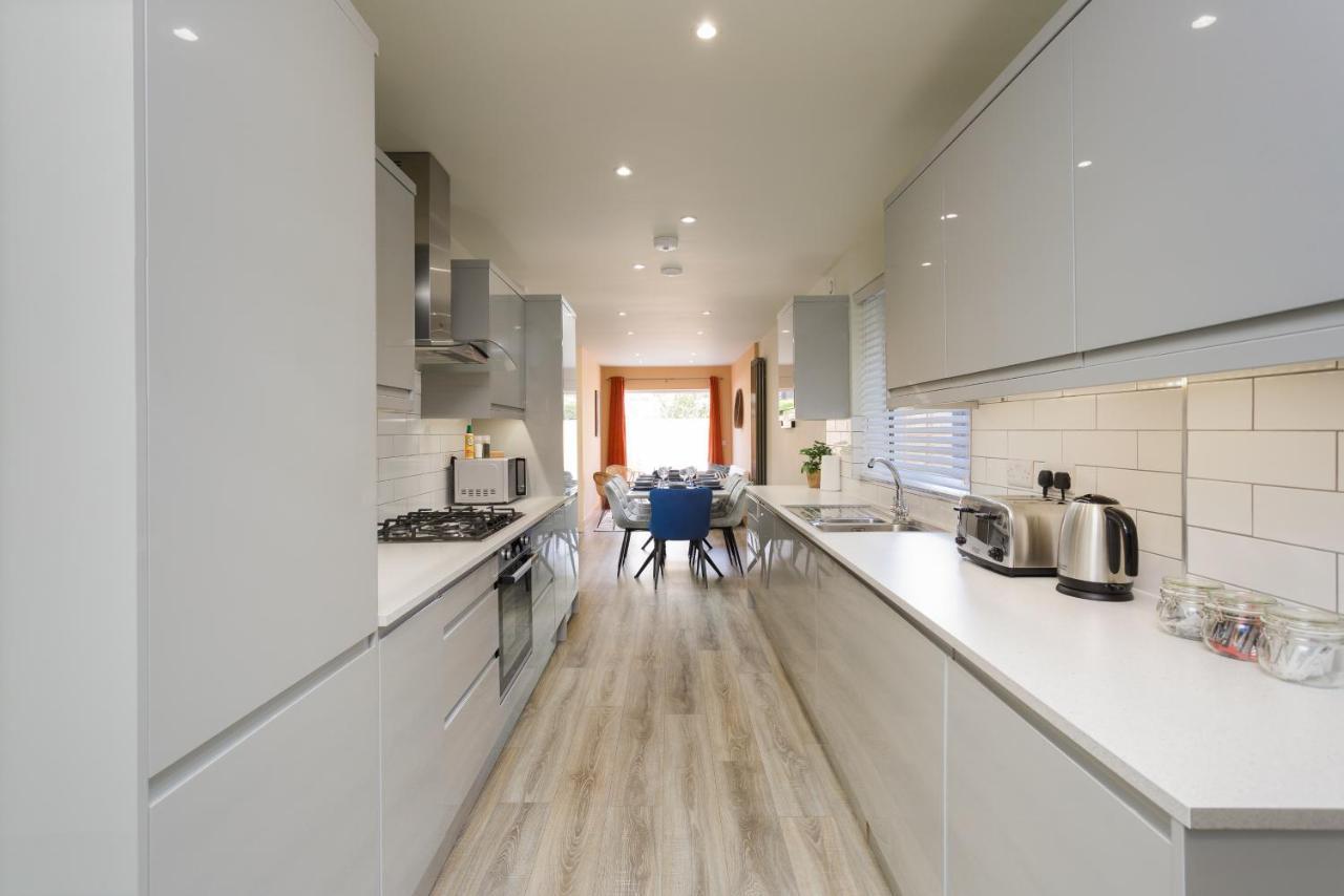 Beatrice Manor - Luxury 4 Bedroom House In Southsea, Hébergement de vacances Portsmouth