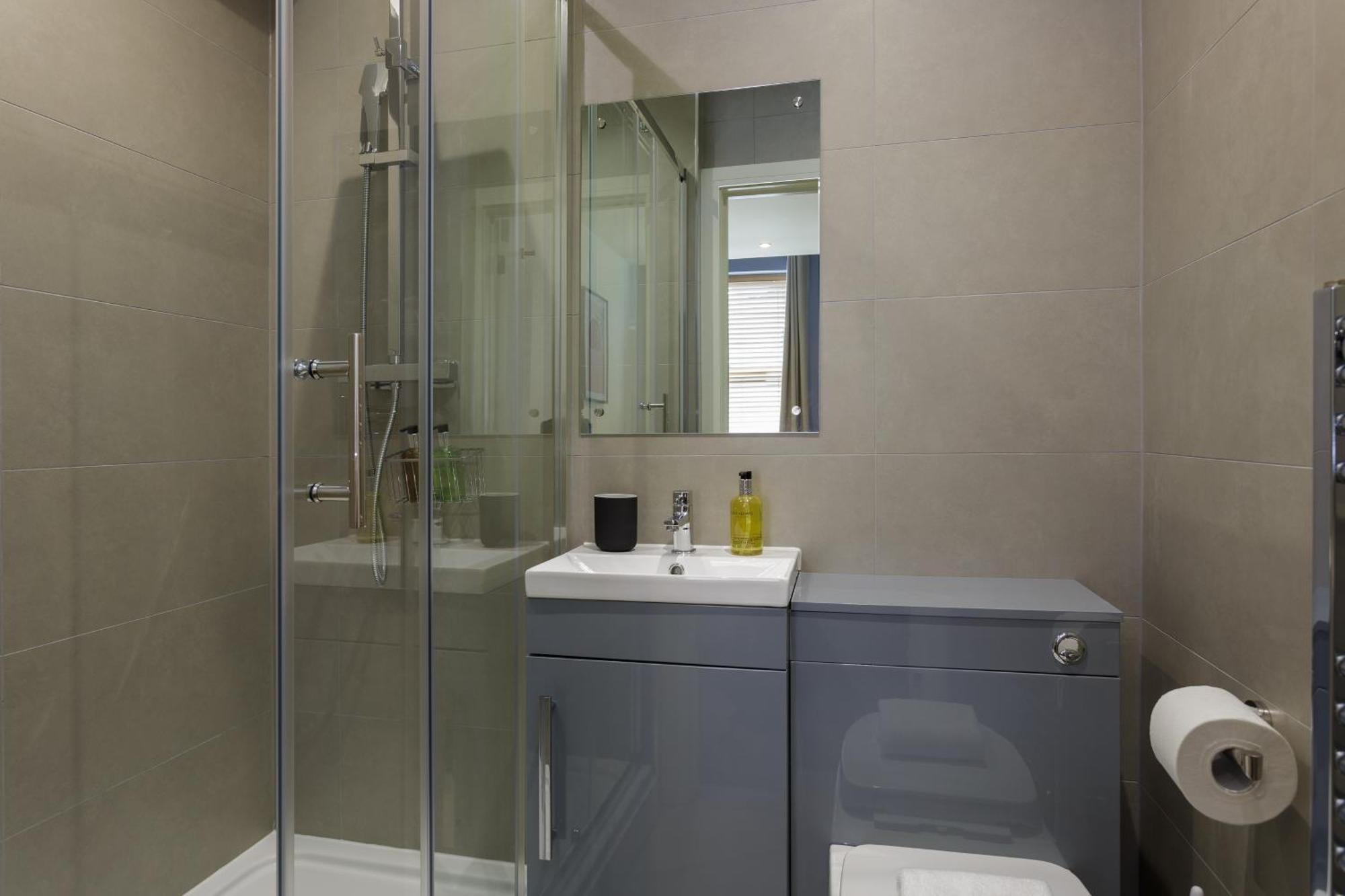 Beatrice Manor - Luxury 4 Bedroom House In Southsea, Hébergement de vacances *